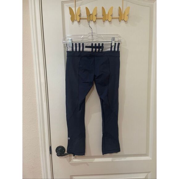 Lululemon Athletica Striped Navy White Capri Leggings Size 4 - Picture 2 of 5